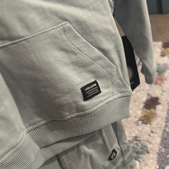 Volcom Set - Picture 5 of 6